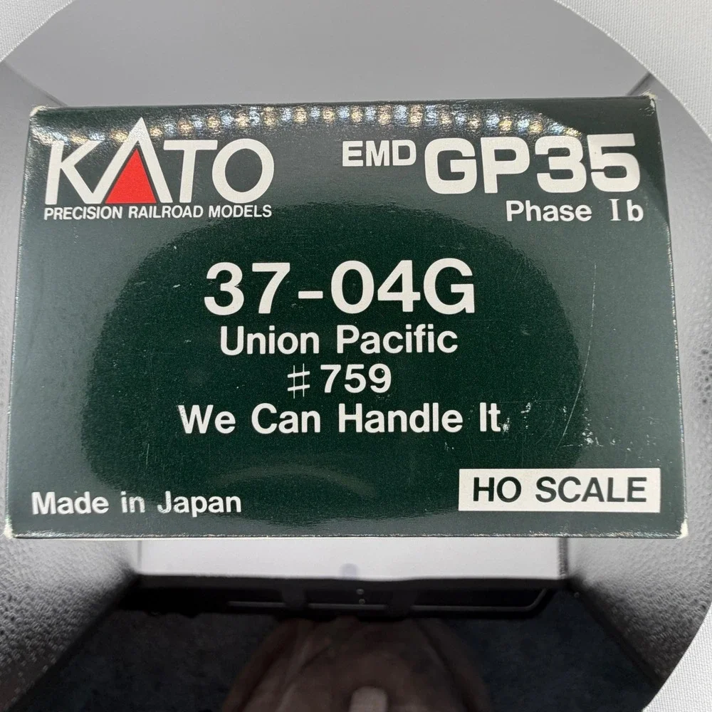 Kato EMD GP35 Phase Ib Union Pacific HO Scale Yellow #759 37-04G Diesel Engine